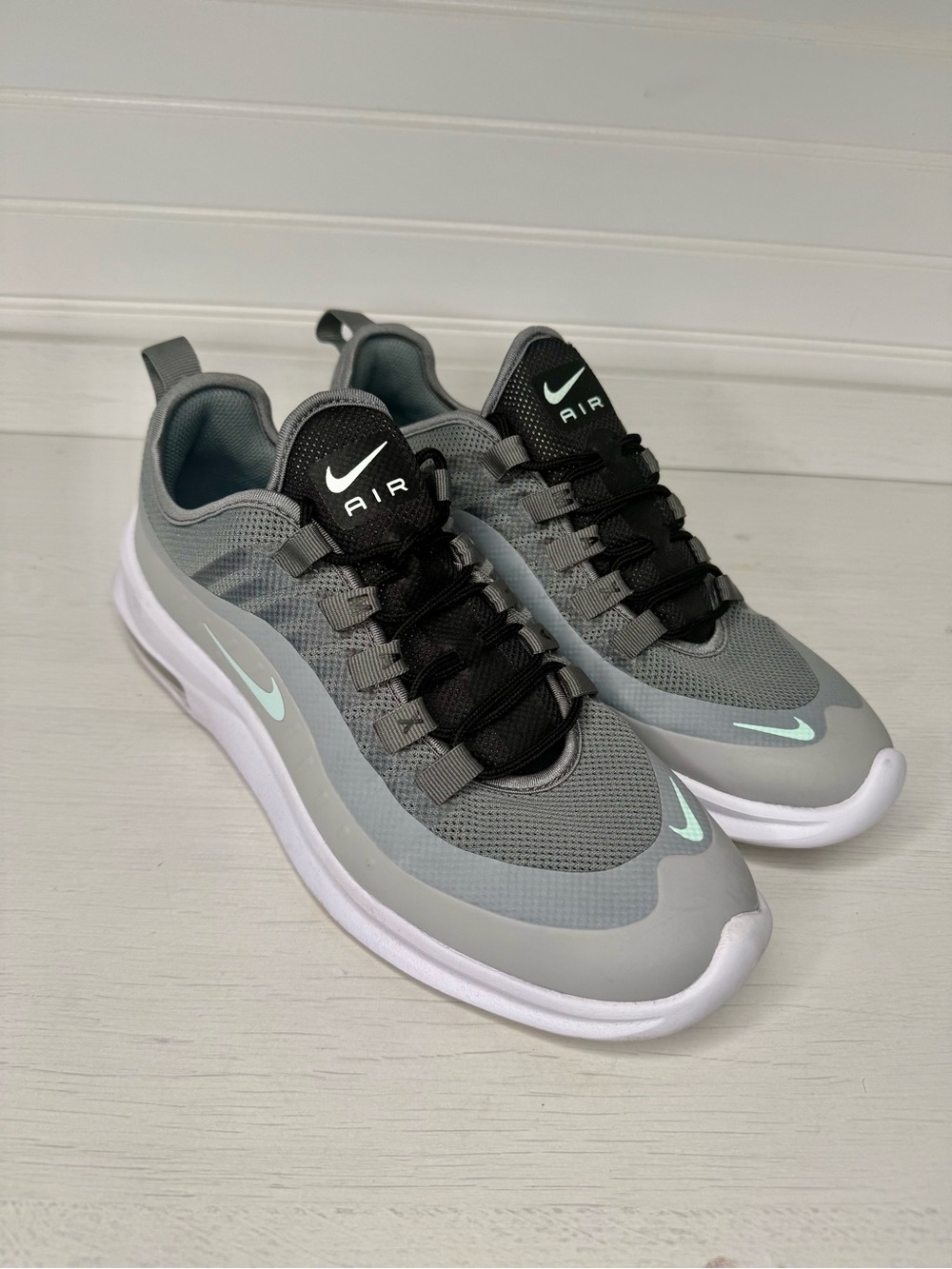 Nike Air Max Axis (AA2168-001) Womens 9.5 - Excellent Condition grey/mint/black